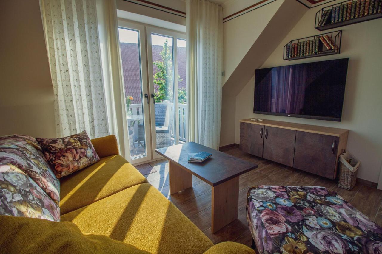 Up Besoeoek - Rapsbluete Mit Infrarotsauna Krummhörn Exteriér fotografie