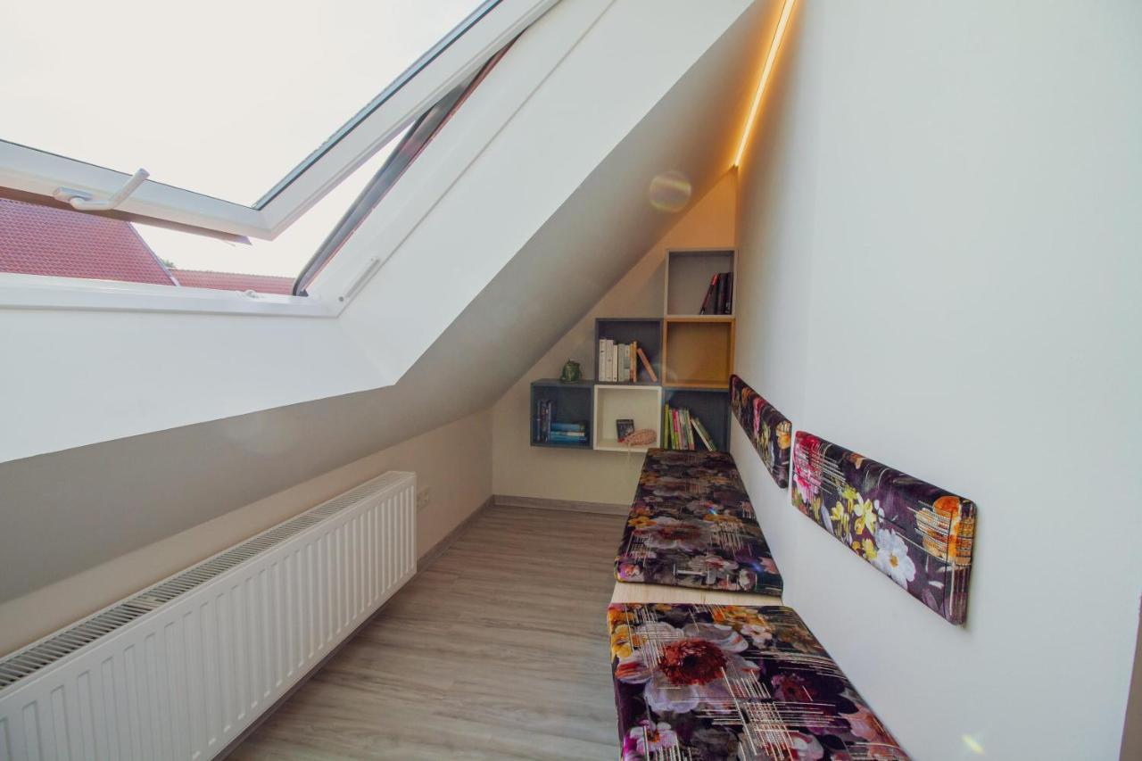 Up Besoeoek - Rapsbluete Mit Infrarotsauna Krummhörn Exteriér fotografie