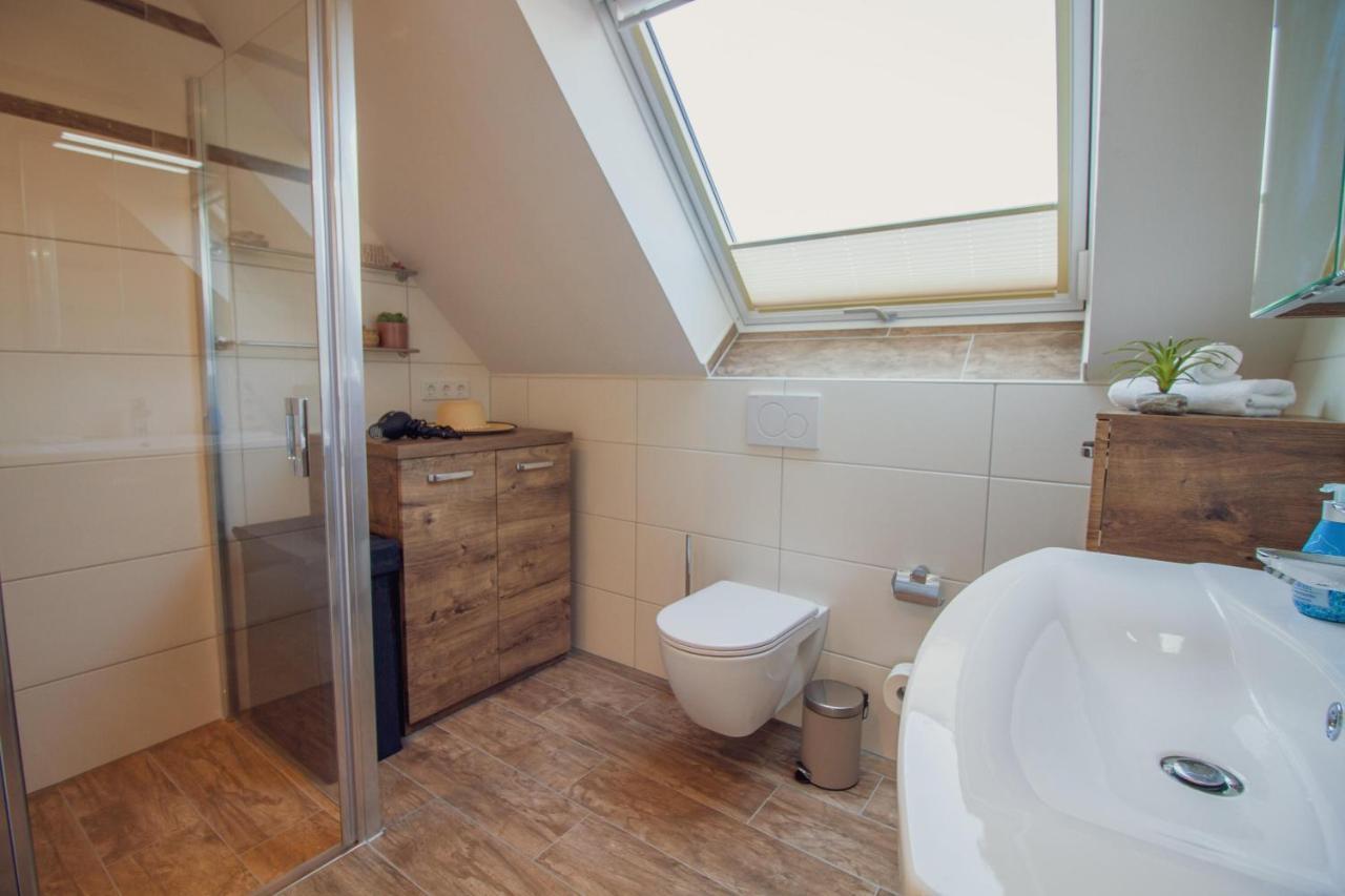 Up Besoeoek - Rapsbluete Mit Infrarotsauna Krummhörn Exteriér fotografie
